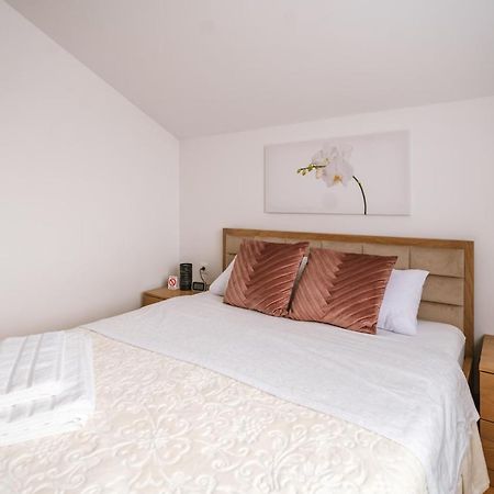 Mikonos Apartman Surcin Экстерьер фото