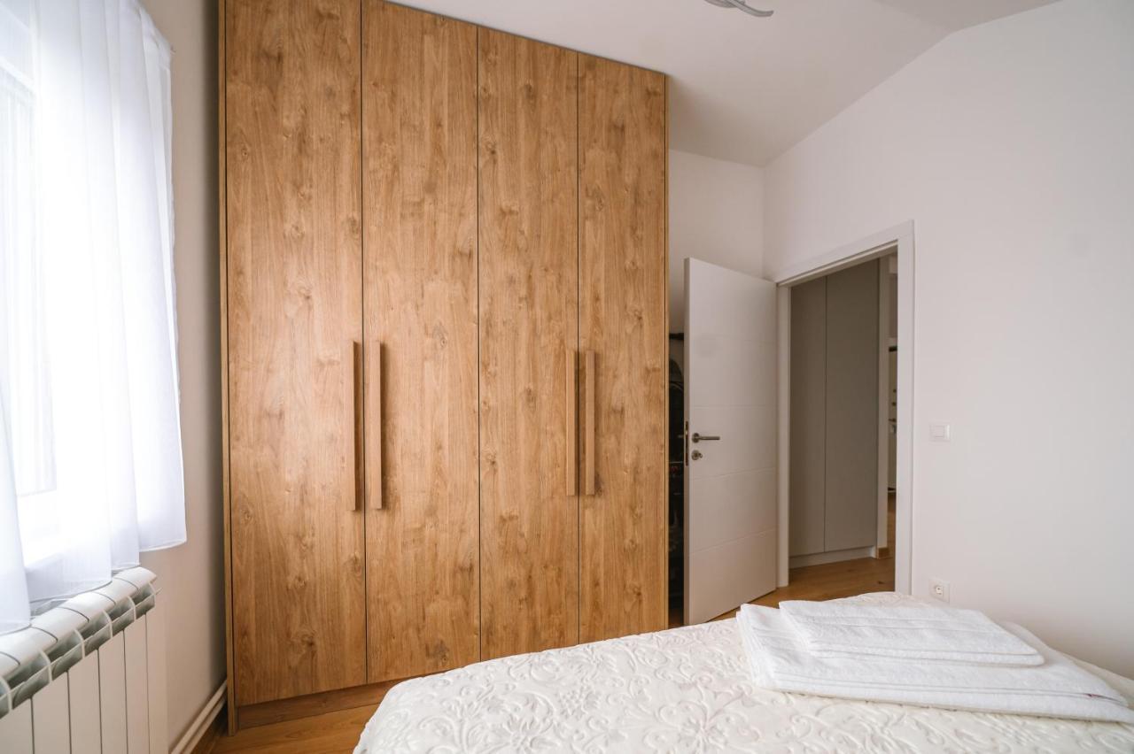 Mikonos Apartman Surcin Экстерьер фото
