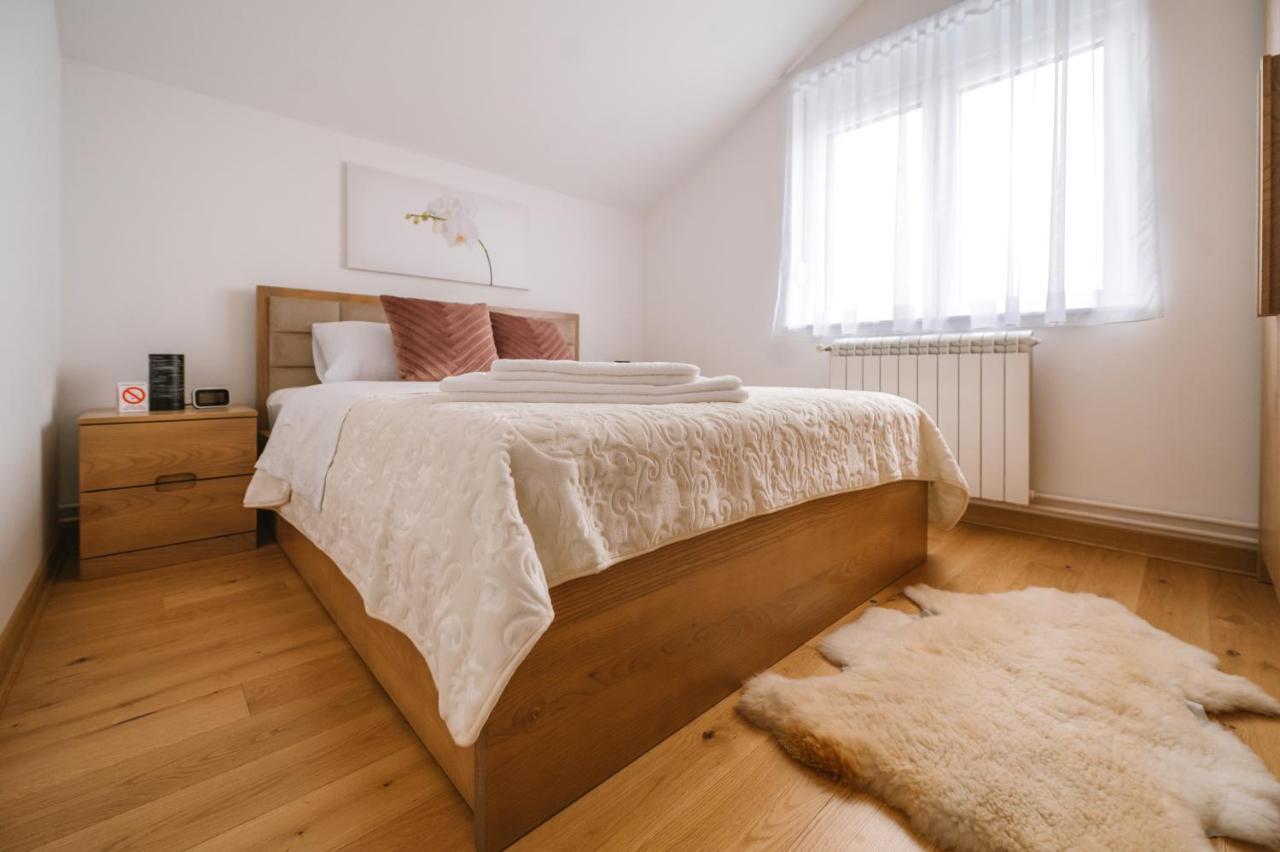Mikonos Apartman Surcin Экстерьер фото
